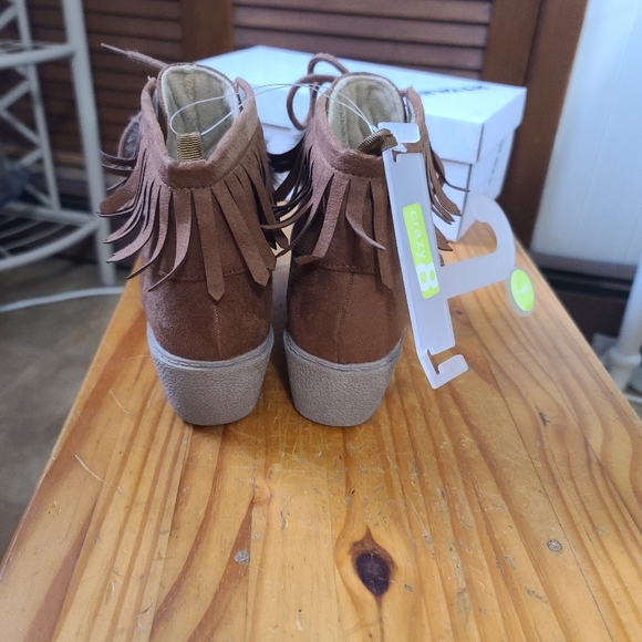 Crazy 8 Brown Moccasin Boots With Pom Poms - Picture 9 of 12